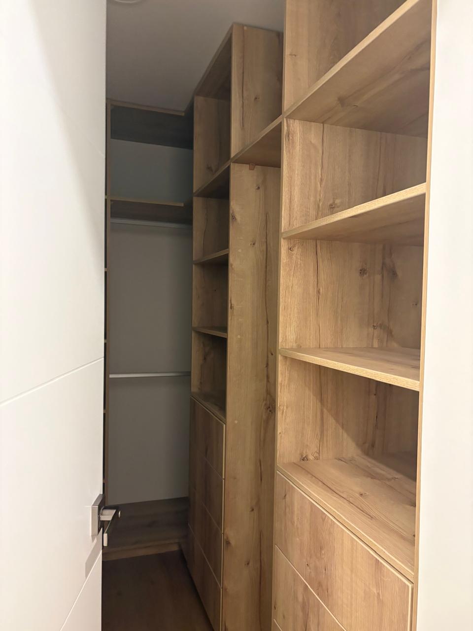Walk-in closet de madera